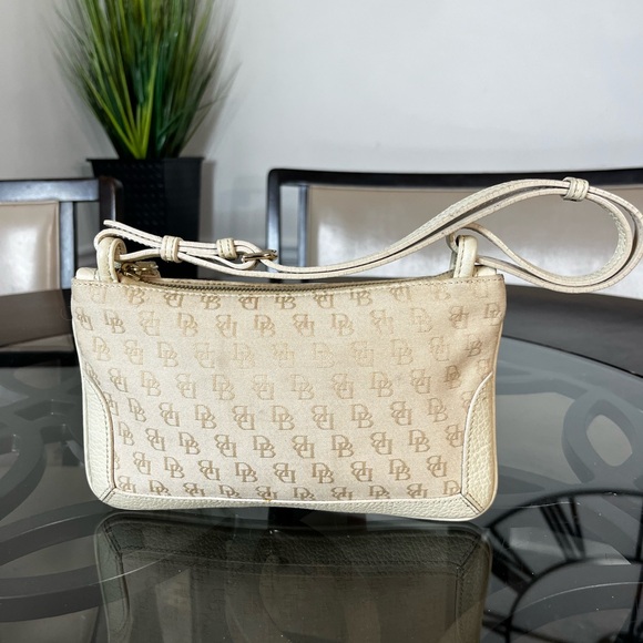 Dooney & Bourke Wristlet Wallet DB Signature Logo Jacquard Leather Beige Y2K - Picture 2 of 5